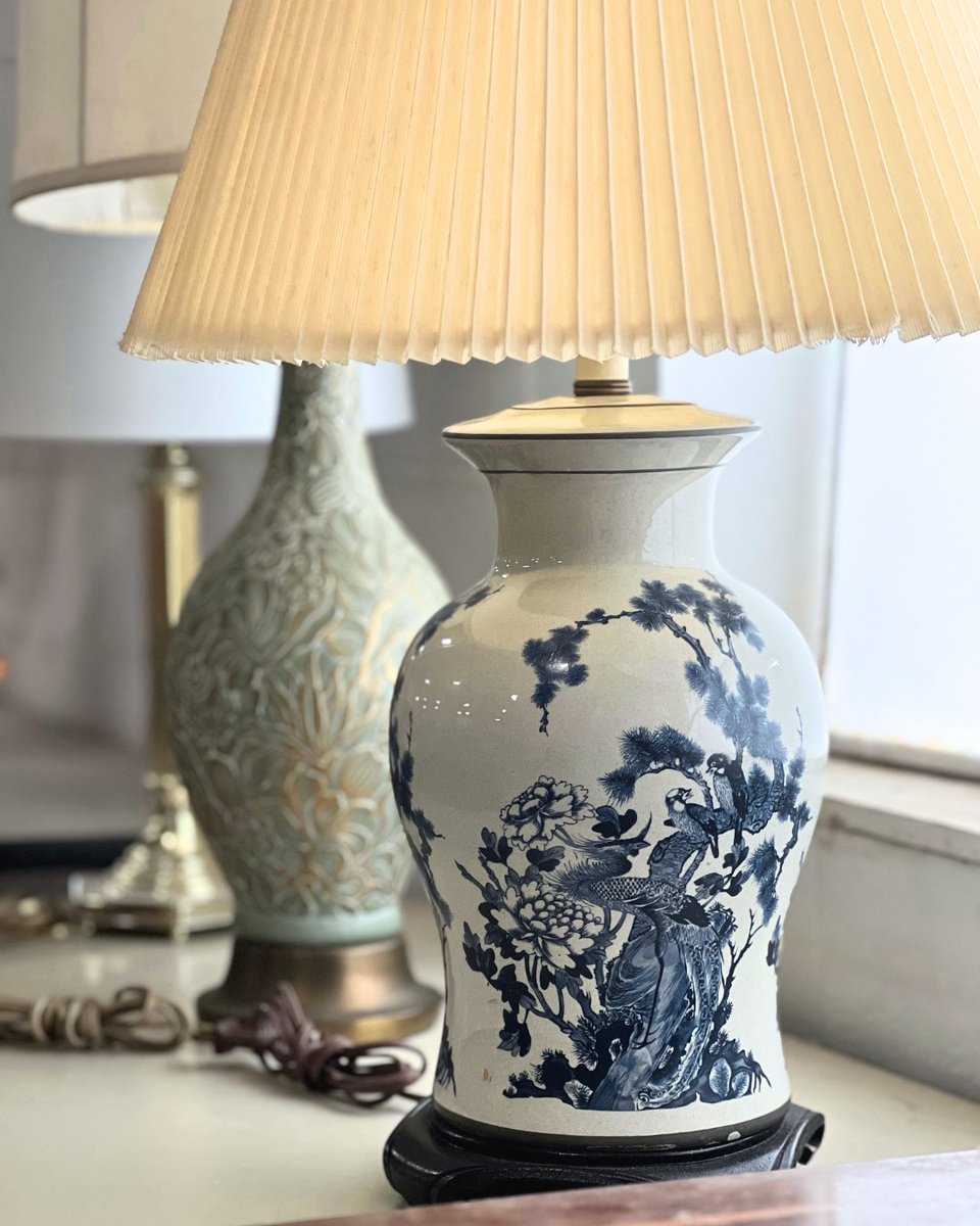 Furniture_Bank's tweet photo. Do you have an old lamp or two? We can use them—tall, short, old, or new! 

Drop off your lamps with us and light up someone else's life!💡 
🔗 https://t.co/oLbHmSwFcK

#Donations #DropOffs #TorontoCharity #CommunitySupport https://t.co/ojRaXKRMOL