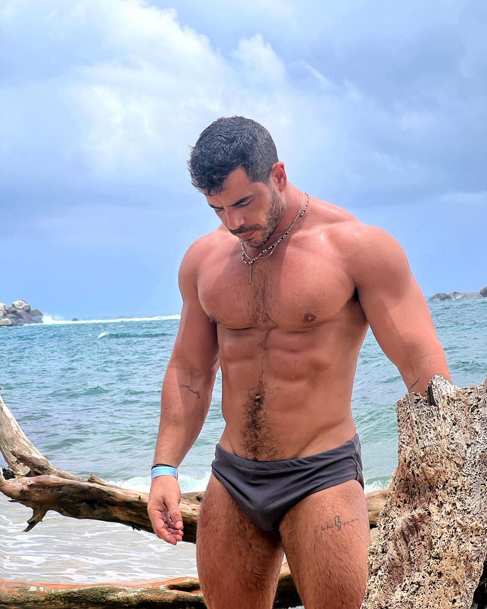 Say "yes" for the full pic in dms (serious)