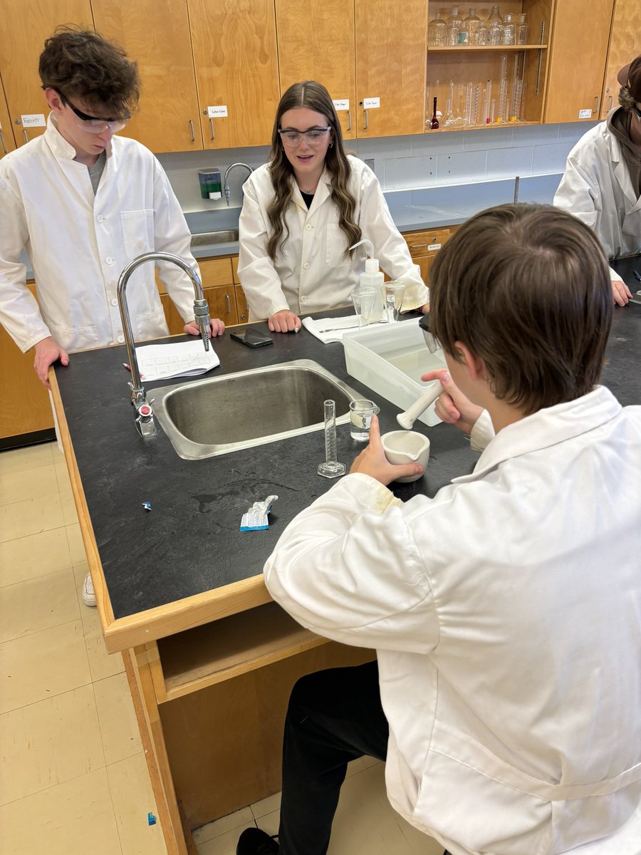 It was a great day in the lab with Chemistry 3202 students doing a reaction rate lab! <a href="/hthtigers/">HolyTrinityHigh</a> <a href="/NLSchoolsCA/">NLSchools</a>