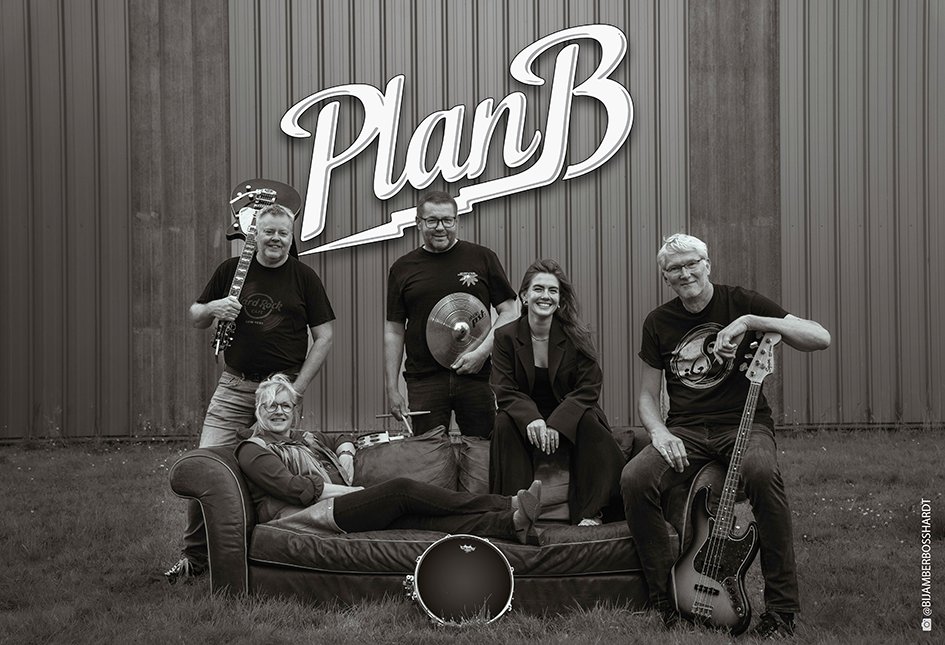 Onze nieuwe bandfoto !
Fotocredits : <a href="/AmberBosshardt/">Amber Bosshardt</a>