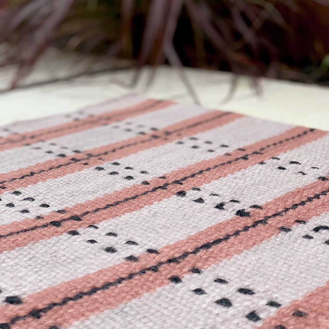 ModernRugsCom's tweet image. Our #customizable #flatweave #rugs aren't just floor coverings; they're statements of refined taste, designed to transform #commercial and #hospitality environments into havens of elegance. Tailored to your exact vision, each #rug is a testament to meticulous #craftsmanship.