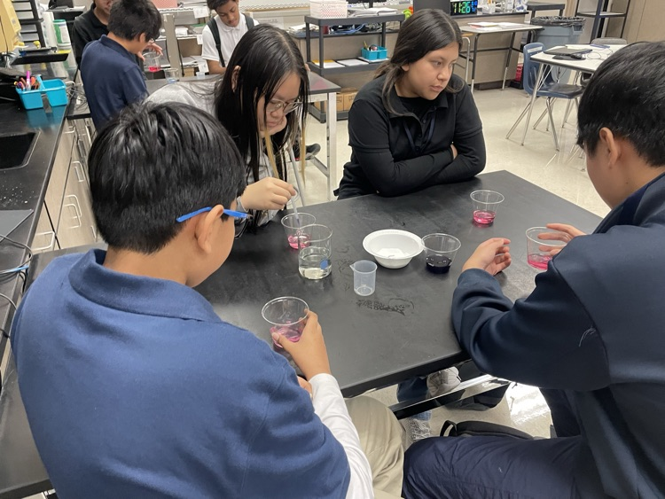 alief_middle's tweet photo. The Chemours team worked with our 8th Grade students for Lab Day 2024! AMS x Chemours | See Coach Pereira! #CubNation @CHEMOURS @aliefscience @Sroninub2Newby @HeyMrsCarterrrr @AliefISD @AMSCounselors1 @alief_middle |#STEMROCKS https://t.co/5GG2DPfoaR