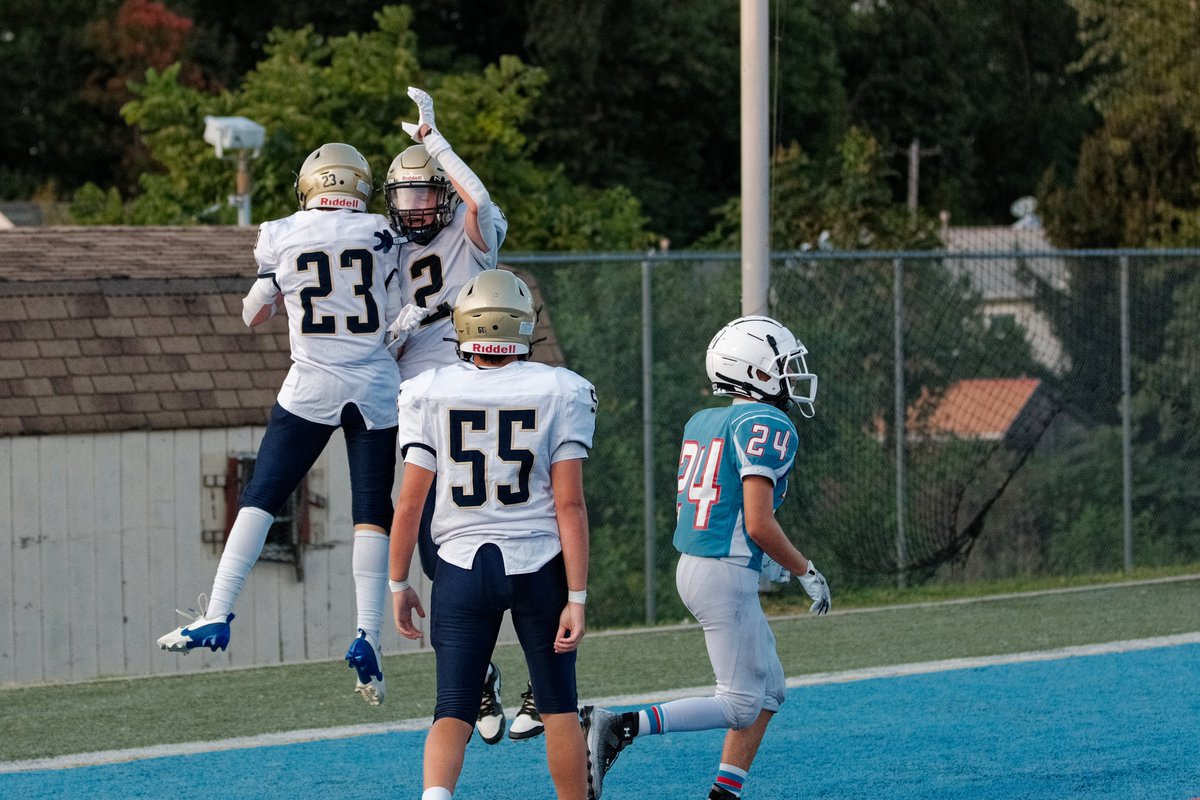DavidOakill's tweet photo. Council Rock Freshmen Hawks Beat Father Judge!
#highschoolfootball #buckscounty #sportsphotography #FridayNightLights #epafootball
@CRSFootball https://t.co/37DCjEKx98