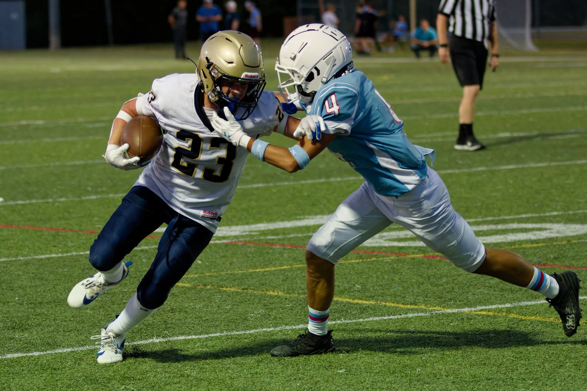 DavidOakill's tweet photo. Council Rock Freshmen Hawks Beat Father Judge!
#highschoolfootball #buckscounty #sportsphotography #FridayNightLights #epafootball
@CRSFootball https://t.co/37DCjEKx98