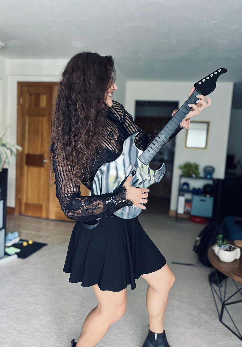 milesofamanda's tweet photo. We all just wanna be rockstars, right? 😎 

Shout out to @PDPgaming for making me feel like one with their Riffmaster Guitar Controller.

I posted a cool lil vid about it on my IG and TikTok, go check it out! 🎸 

#pdp #pdppartner #pdpgaming #riffmaster https://t.co/WrOXxVHrjp