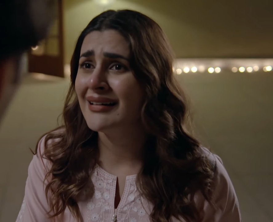 kyamussibathai's tweet photo. KUBRA KHAN girl slayed so hard today! the way she took us on a rollercoaster of emotions from the heart wrenching pain, and misery to THE REVENGE GAME! and her expressions were literally EVERYTHING- the tears, the rage,  and the agony....
GIRL TAKE A BOW 🙌🏻
#kubrakhan #noorjahan https://t.co/5SWpSFnou6