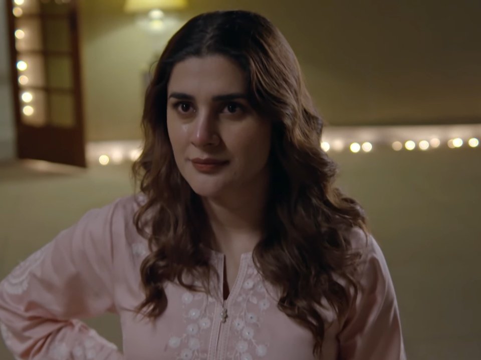kyamussibathai's tweet photo. KUBRA KHAN girl slayed so hard today! the way she took us on a rollercoaster of emotions from the heart wrenching pain, and misery to THE REVENGE GAME! and her expressions were literally EVERYTHING- the tears, the rage,  and the agony....
GIRL TAKE A BOW 🙌🏻
#kubrakhan #noorjahan https://t.co/5SWpSFnou6