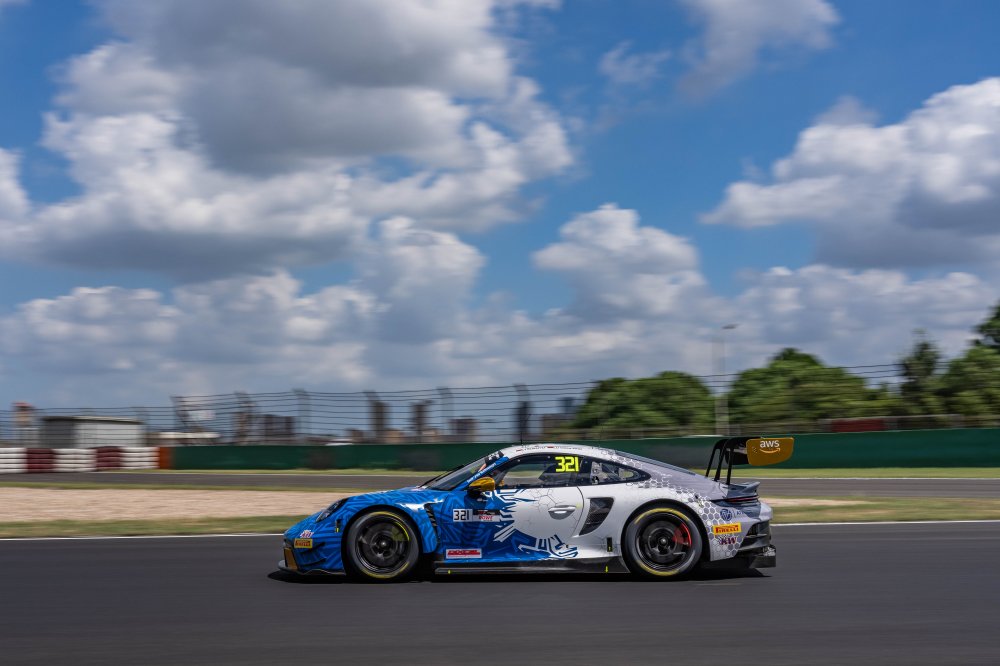 Qualifying and Race 1 coming up today in Shanghai, follow along via the links below 📷

LIVE TIMING: gt-world-challenge-asia.com/watch-live
QUALIFYING: youtube.com/watch?v=z6_A0u…
RACE 1: youtube.com/watch?v=_Q9-8E…