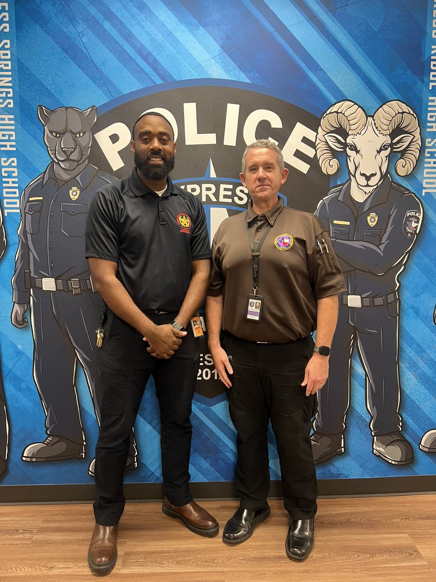 HumbleISD_EOC's tweet photo. @BartleyDamico had a chance to connect with Scott Hudson, the Director of Emergency Management & Safety for Cy Fair ISD. We are thankful for our partnerships with the neighboring districts. #KidsSafe @CFISDOEM @HumbleISD https://t.co/xAEEApG65Q