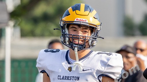 WrightActionPix's tweet photo. @ClarkstonWolves vs Belleville at Wayne State photo link: https://t.co/tItYw7v3K5 @CTownAthletic @JeffKosin #GoWolves #WrightActionPix #ClarkstonWolves #ClarkstonFootball #18 TD Vid: https://t.co/3wJ966pJzj https://t.co/HmSSe8j5Rx
