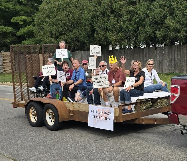 WestWlooIA's tweet photo. Class of 1974 coming back to celebrate Homecoming at their Alma Mater! Welcome back! #OnceAWahawkAlwaysAWahawk https://t.co/Ecnx4dKmwx