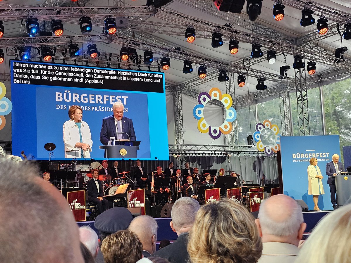 Alexander_Tietz's tweet photo. Hatte die Ehre, am Sommerfest des Bundespräsidenten 2024 im Schloss Bellevue teilzunehmen. Wunderbare Gelegenheit, einmal mehr die Bedeutung von Engagement für das Gemeinwohl & Demokratie zu unterstreichen.
#Sommerfest2024 #right2health #Engagement #ZukunftGestalten https://t.co/M3zJehpOOl