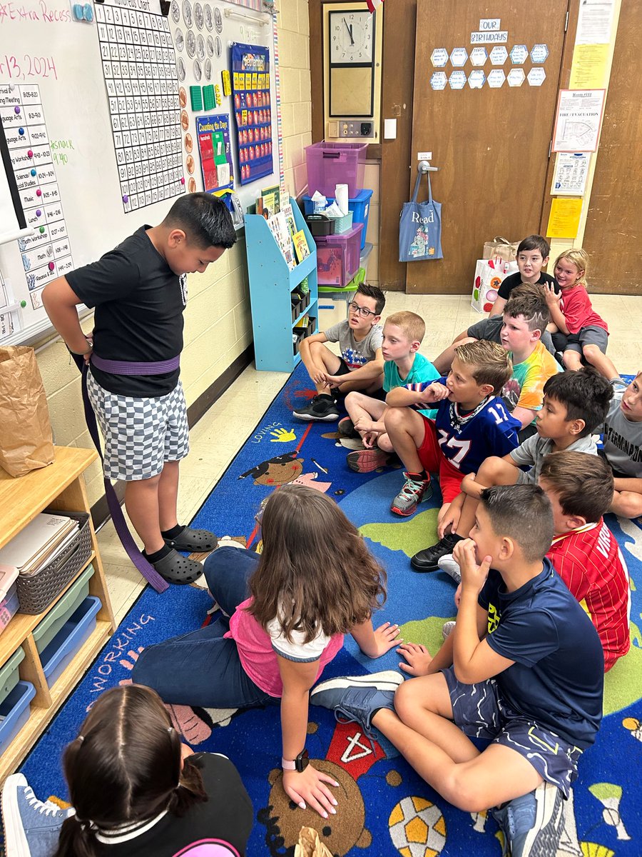 MsJamieGilmore1's tweet photo. Building a class community takes time, trust, and plenty of time for fun! Weโve been loving sharing our All About Me bags. ๐ #thirdgradefun
@HowellTwpTauntn https://t.co/YZqJC8AlAO