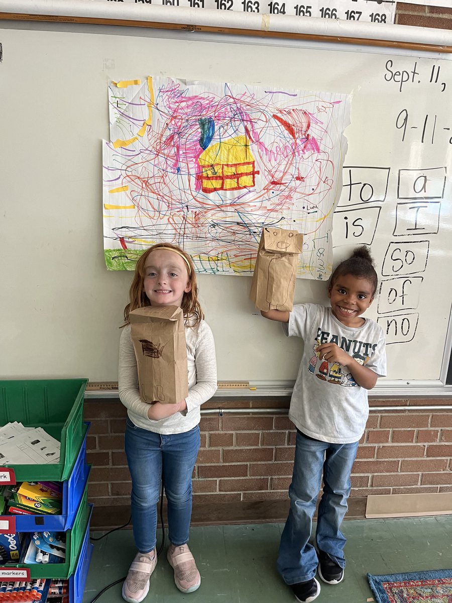 📖 Royalview first graders in Mrs. Zappola's class COLLABORATED on recreating their favorite fables after their recent CKLA lessons. Hope you also enjoy a good book this weekend! #WEareonthemove #MyChoiceWilloughbyEastlake