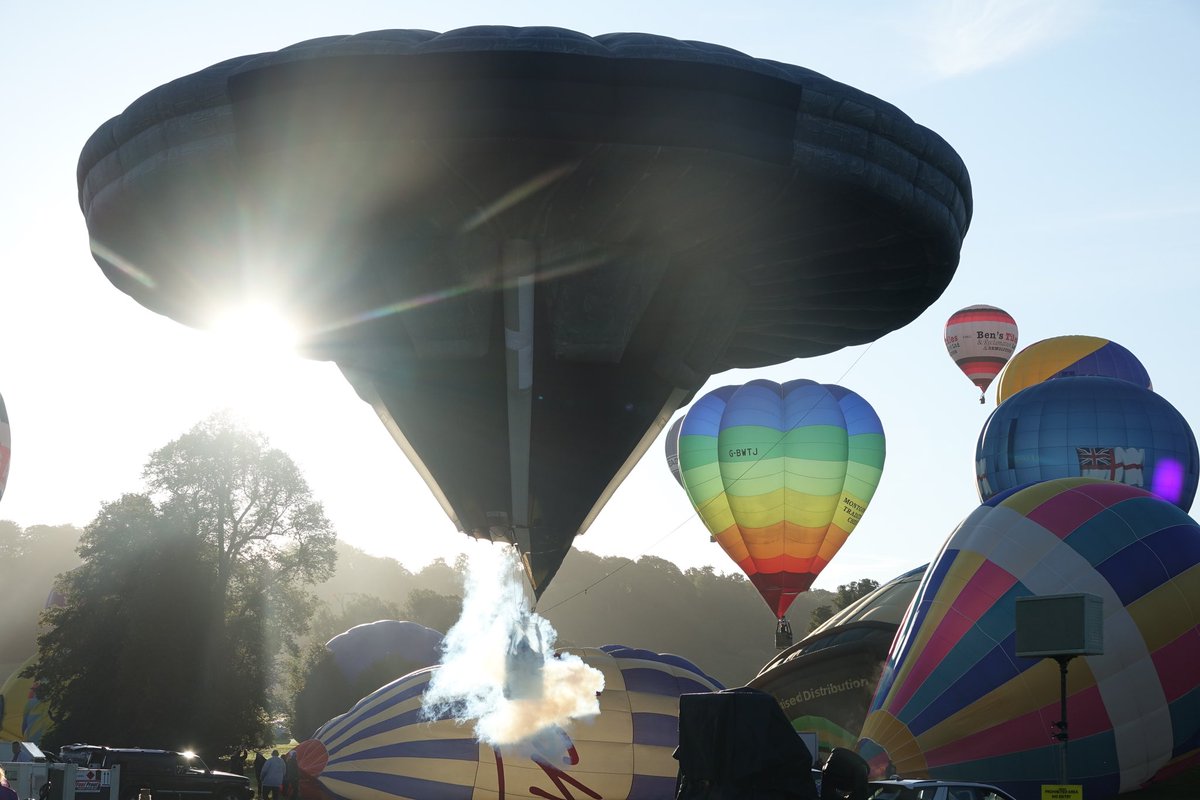 Hayley8t4's tweet photo. Dreamy morning @Longleat #longleat #iconsofthesky https://t.co/oS8IgvAROA