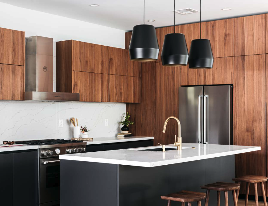 🤔 DO YOU LIKE? Flat panel kitchen cabinets are becoming more and more popular. With no detail or crevices to attract dust or cooking grease, they are definitely easier to keep clean...but do they look too plain? walltowall.net