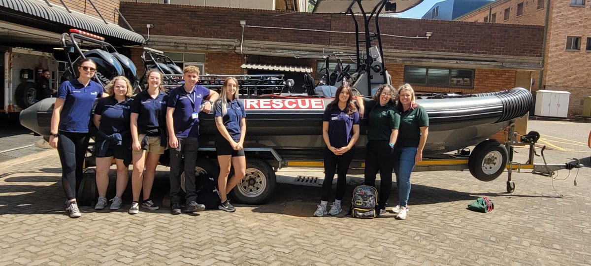 UniKeelePara's tweet photo. Six students supported by two members of staff are having an experience of a lifetime participating in an Emergency Medical Rescue exercise in South Africa with colleagues and students from the university of Johannesburg #paramedic #universityofjohannesburg #keeleuniversity https://t.co/xxsnvI1RQ3