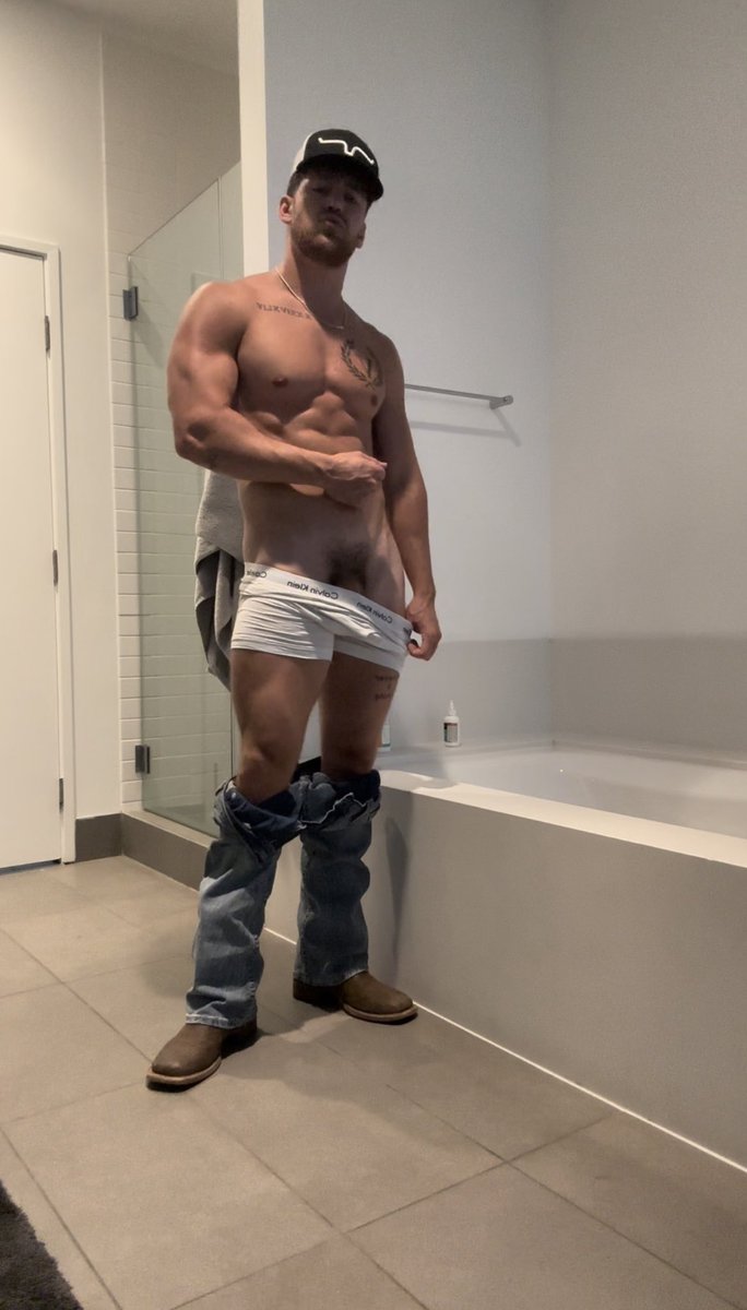 Simply superior. SSS don’t forget it 😏

RT 🔁 for a hot dm 😈