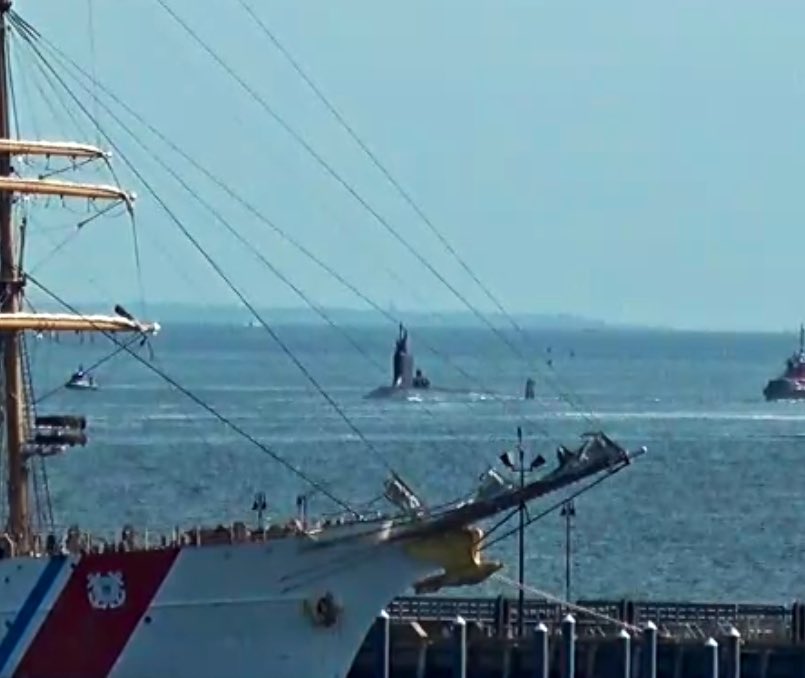 WarshipCam's tweet photo. USS California (SSN 781) Virginia-class Block II nuclear-powered attack submarine coming into Groton, Connecticut - September 13, 2024 #usscalifornia #ssn781
SRC: webcam https://t.co/VCvQEI5U0C