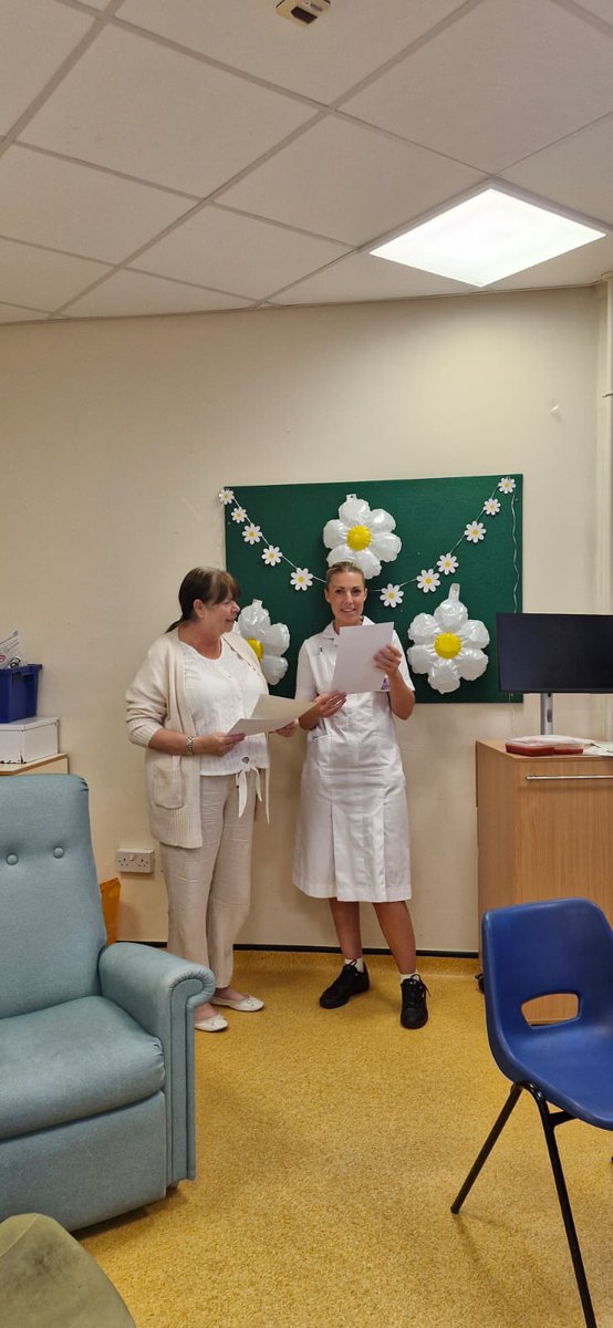 Brilliant day of celebrations on ward 28 LGH 🎈🎁🎈
Jobins is off to ventures new in Australia. Debbie nominated for a Daisy award. Dani our students last day.