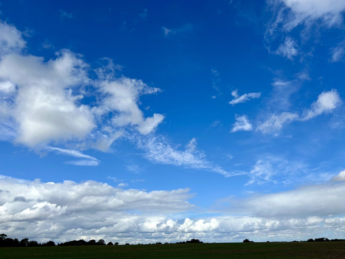 Sarah37880899's tweet photo. Always take a moment to look up. Big East Anglian skies rarely disappoint. The beautiful clouds seen on my walk in North East Suffolk today #cloudappreciationday https://t.co/nD1vnBEhwf