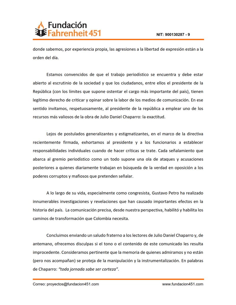 Fund451's tweet photo. El 11 de septiembre en la firma de una directiva presidencial para evitar que los funcionarios públicos estigmaticen a los medios, el presidente @petrogustavo  hizo mención al libro “Inquieta Certidumbre”, que editamos en 2019. Frente a ello, queremos  decir los siguiente: https://t.co/qT5NZ3IeNs