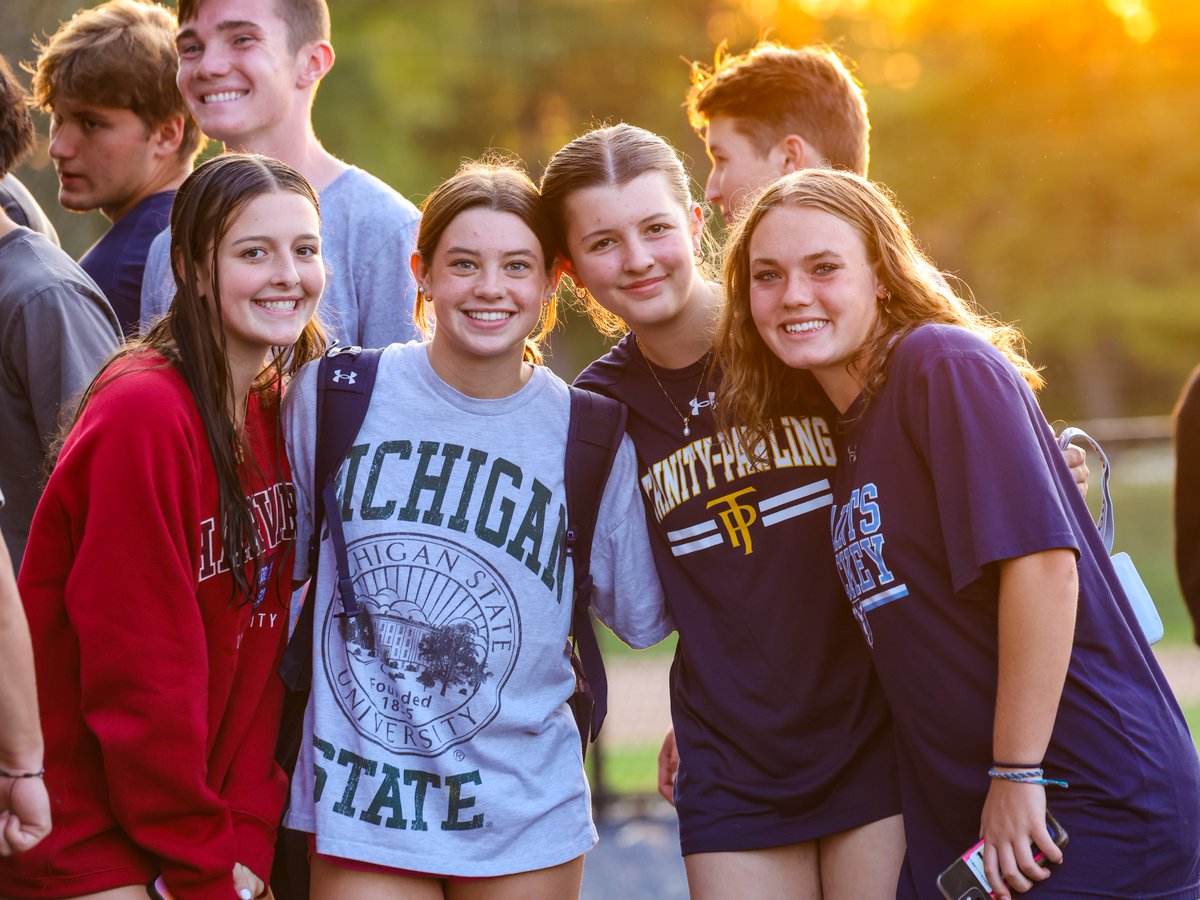 It's giving ✨golden hour✨ #DayStudentSocial