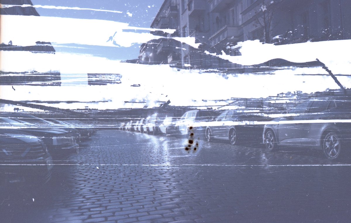 ink on film #1
black ink on 35mm film

5/5
3 #xtz 

#tezos #tezosart #TezosCommunity #TezosNFTs #TezosArts 

objkt.com/tokens/KT1Dx2c…