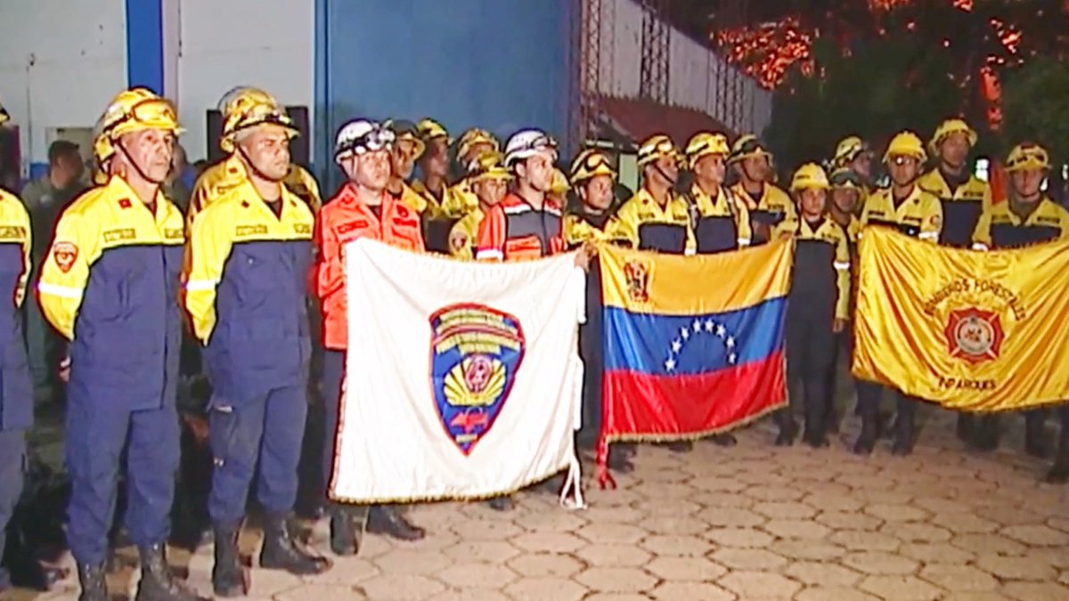 MijpVzla's tweet photo. En apoyo al hermano pueblo boliviano se encuentran especialistas en teledetección de incendios, operadores de drones, expertos en evaluación de daños y análisis de necesidades, combatientes de incendios forestales y equipos de atención prehospitalaria y rescate. https://t.co/hpVZhaRI78