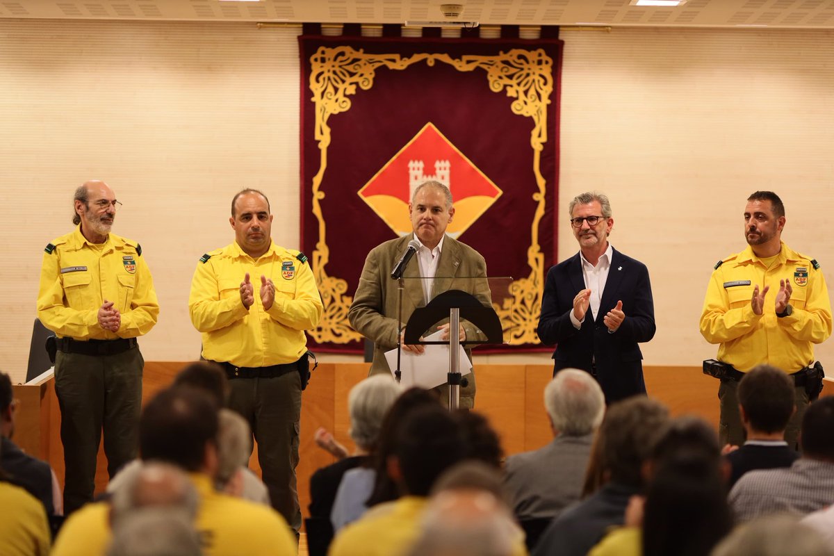 ajsantcugat's tweet image. 👏 L&apos;@GIEADFSCV ha donat inici a 4 dies de Festa Major de #Valldoreix amb el pregó a la Sala de Plens de l&apos;@EMDValldoreix

🥳 Bona Festa Major #Valldoreix!