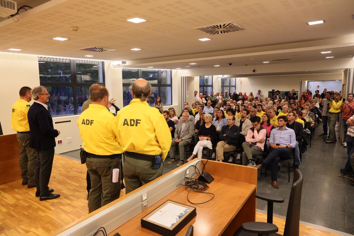 ajsantcugat's tweet image. 👏 L&apos;@GIEADFSCV ha donat inici a 4 dies de Festa Major de #Valldoreix amb el pregó a la Sala de Plens de l&apos;@EMDValldoreix

🥳 Bona Festa Major #Valldoreix!