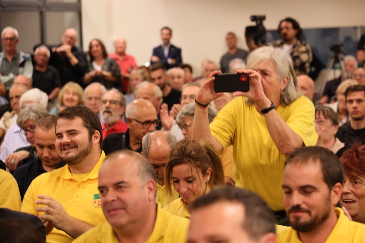 ajsantcugat's tweet image. 👏 L&apos;@GIEADFSCV ha donat inici a 4 dies de Festa Major de #Valldoreix amb el pregó a la Sala de Plens de l&apos;@EMDValldoreix

🥳 Bona Festa Major #Valldoreix!