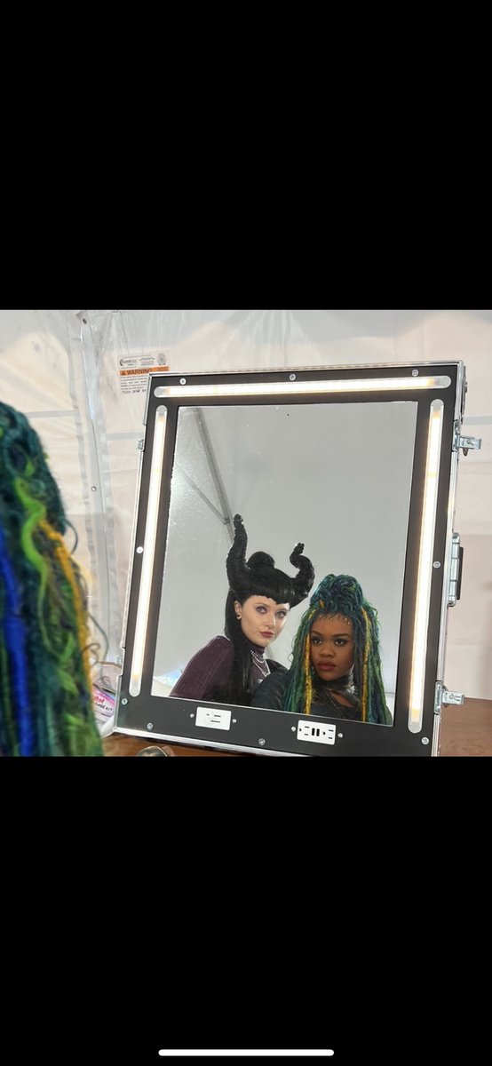 💜💋🕸️🎬🌌💚