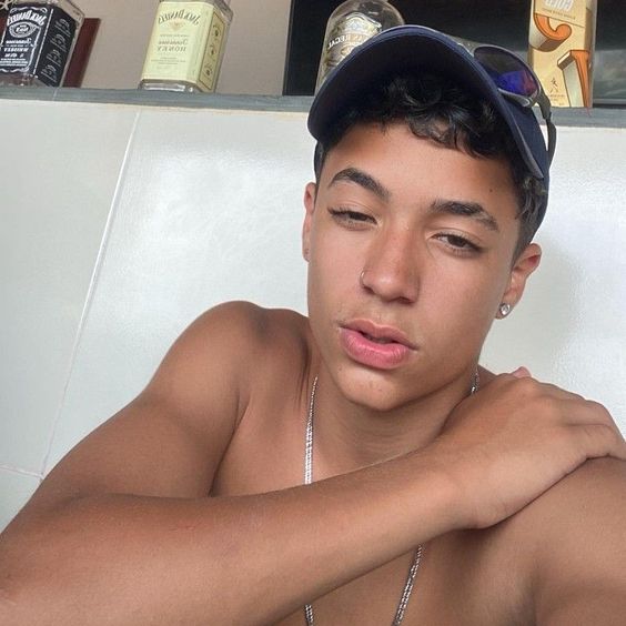 JamesVideo627's tweet photo. Who’s up for a deepthroat challenge?😈 https://t.co/mOyynydFov