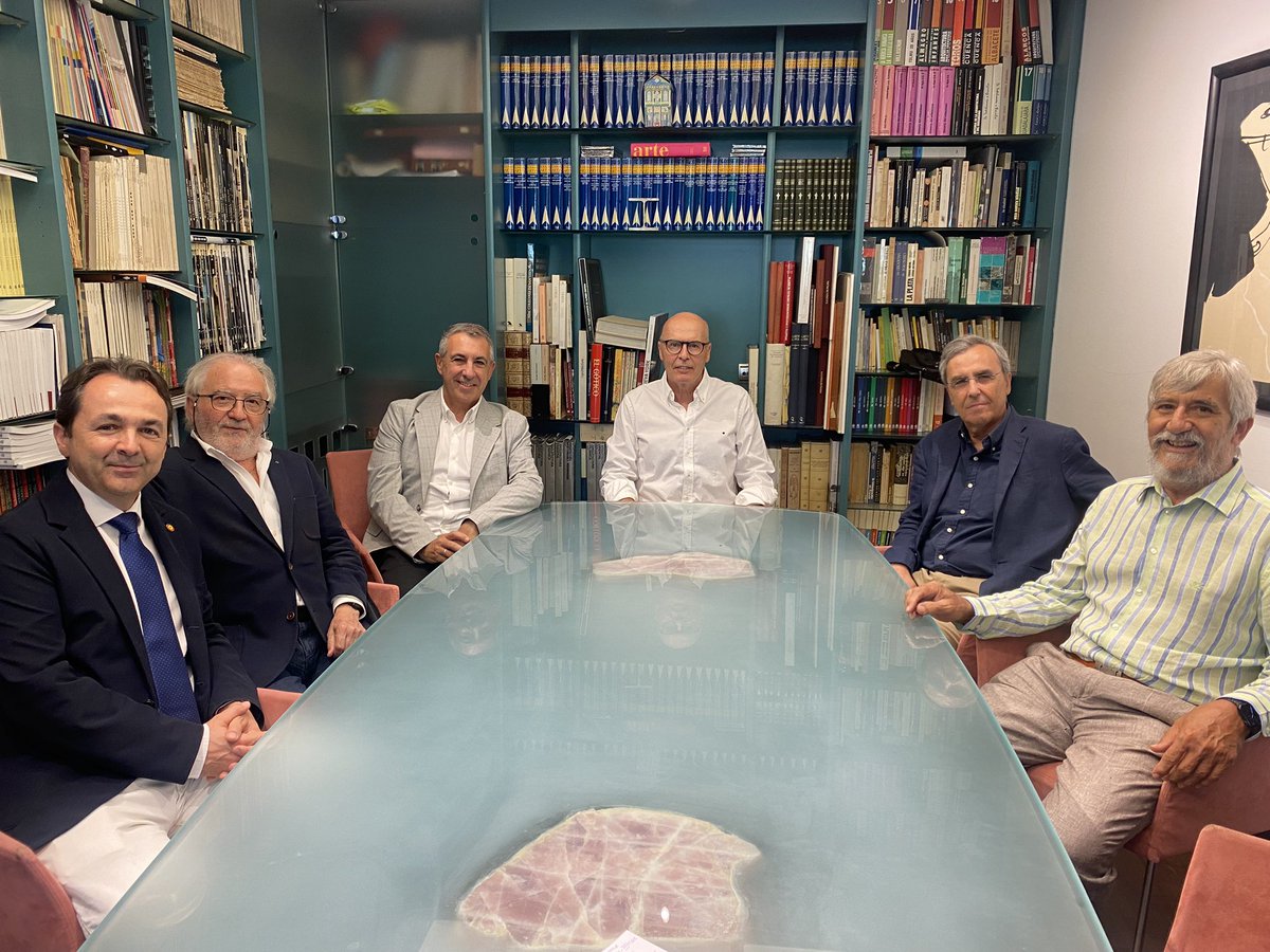 Reunión del Jurado del XVI Premio Nacional de Urbanismo “Ricardo Santos”, organizado por el Instituto de Estudios de Urbanismo. Asisten Vicente Garcia, Gerardo Roger, Jose Manuel Merelo, Federico Garcia, Joaquin Jalvo y yo. No asiste Luciano Parejo, Enrique Porto y Julio Castelao