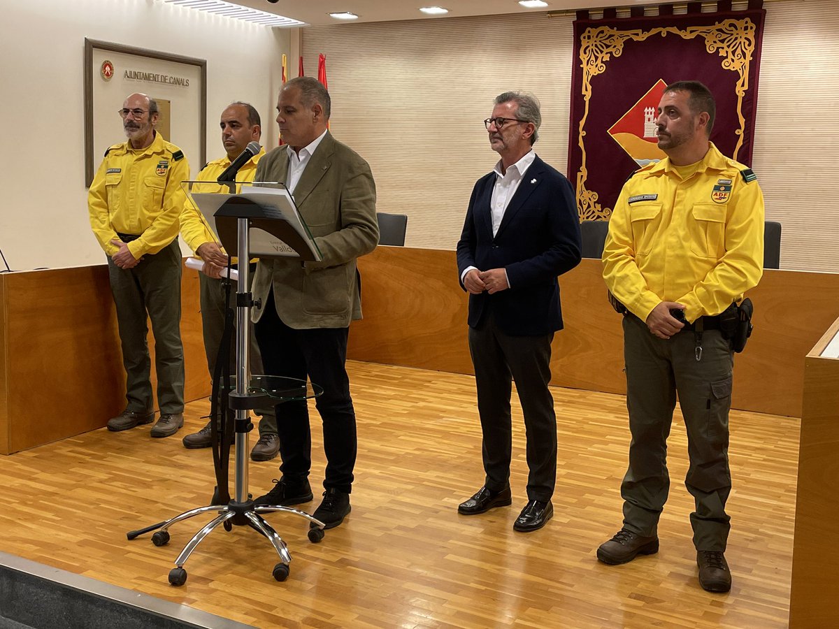 EMDValldoreix's tweet image. L’emoció i l’agraïment han presidit el pregó de l’ADF (@GIEADFSCV), que ha estat centrat en la vinculació del grup de voluntaris amb #Valldoreix, la seva vocació de servei i la voluntat de preservació de l’entorn natural de la vila

@juntsvalldoreix @PPSantCugat @VOXSantCugat