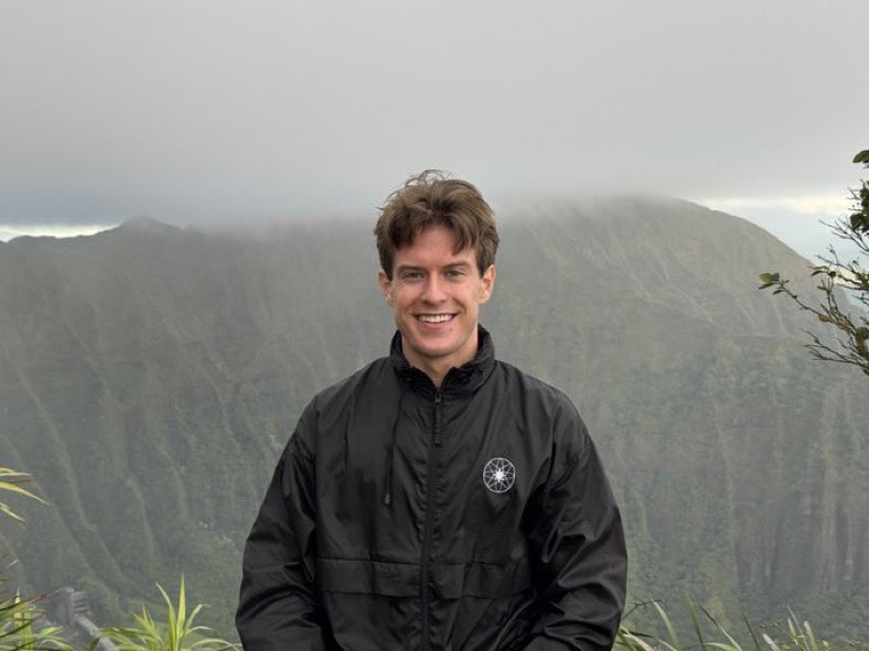 dysonspheretech's tweet image. // ALERT // 

In honour of Polaris Dawn’s historic milestone of the first commercial spacewalk, Dyson Sphere Maintenance is doing a giveaway. 

Like and repost if you’d like a free jacket