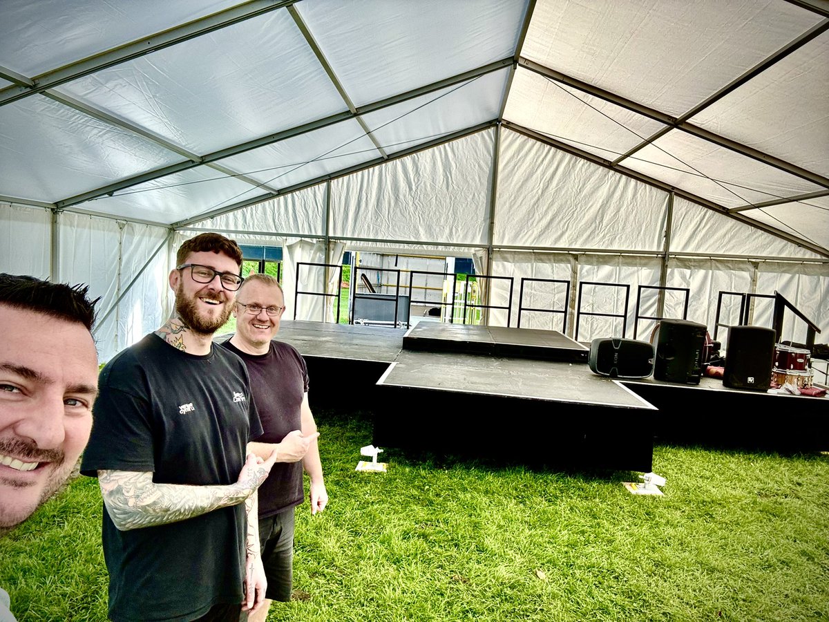 Steve Cridge (@stevecridge) on Twitter photo Neis bod allan yn y gymuned gyda chriw <a href="/VenueCymru_Cym/">Venue Cymru (CYM)</a> yn adeiladu llwyfan ar gyfer “Gŵyl 7” yn Llanfairtalhaiarn prynhawn ma. Pob lwc i’r holl drefnwyr a perfformwyr yn y digwyddiad yfory. Neis bod allan yn y gymuned gyda chriw <a href="/VenueCymru_Cym/">Venue Cymru (CYM)</a> yn adeiladu llwyfan ar gyfer “Gŵyl 7” yn Llanfairtalhaiarn prynhawn ma. Pob lwc i’r holl drefnwyr a perfformwyr yn y digwyddiad yfory.