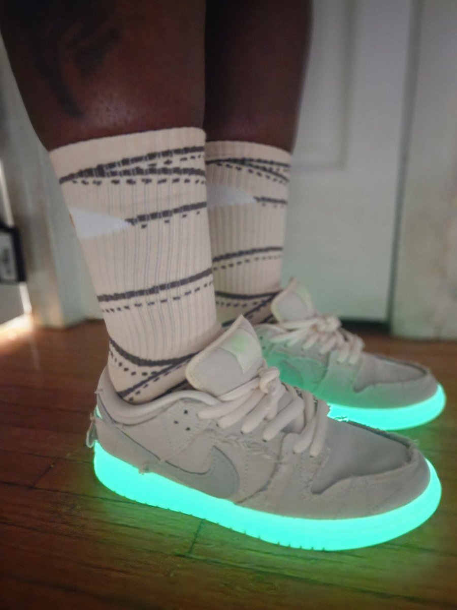 trudyspeaks's tweet image. 👻Happy Friday the 13th‼️👻
👟: Mummy SB Dunks 
🧦: @getPairedd (ig) 
Last day of #dunksondeck 😢
#sbdunks #sb #skateboardingdunks #skateboard #🛹 #nikesbdunks #nikesb #sbology #nikeSBorNothing #sbsonly #nikesbsyl #snkrsliveheatingup #snkrskickcheck