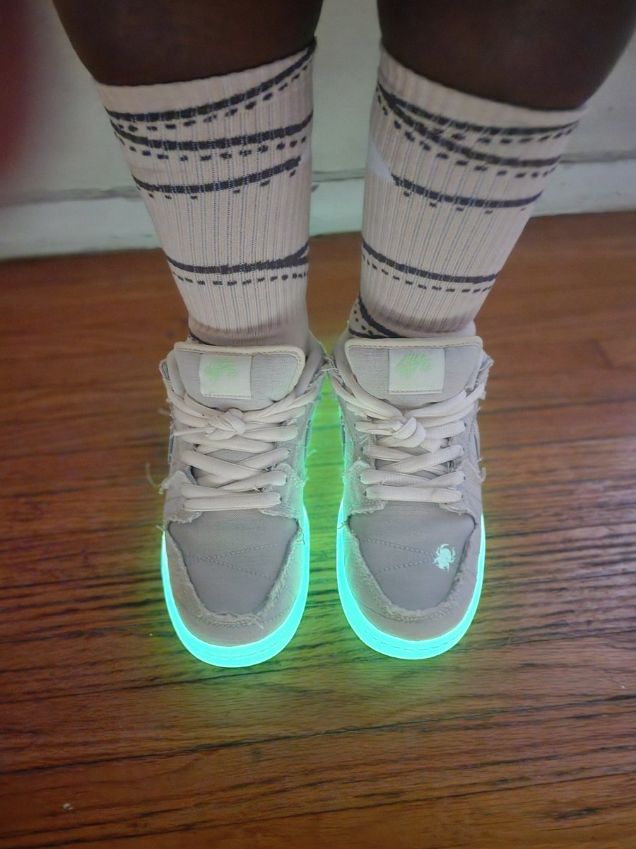 trudyspeaks's tweet image. 👻Happy Friday the 13th‼️👻
👟: Mummy SB Dunks 
🧦: @getPairedd (ig) 
Last day of #dunksondeck 😢
#sbdunks #sb #skateboardingdunks #skateboard #🛹 #nikesbdunks #nikesb #sbology #nikeSBorNothing #sbsonly #nikesbsyl #snkrsliveheatingup #snkrskickcheck