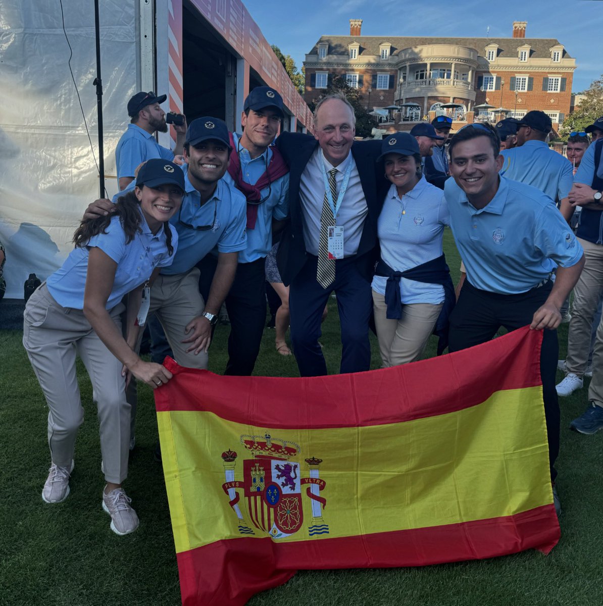 Lara Arias (@lara__arias) on Twitter photo El responsable de que RTJ esté espectacular para la Solheim Cup 2024, super <a href="/SfurlongScott/">Scott Furlong</a> ! 🔝 El responsable de que RTJ esté espectacular para la Solheim Cup 2024, super <a href="/SfurlongScott/">Scott Furlong</a> ! 🔝