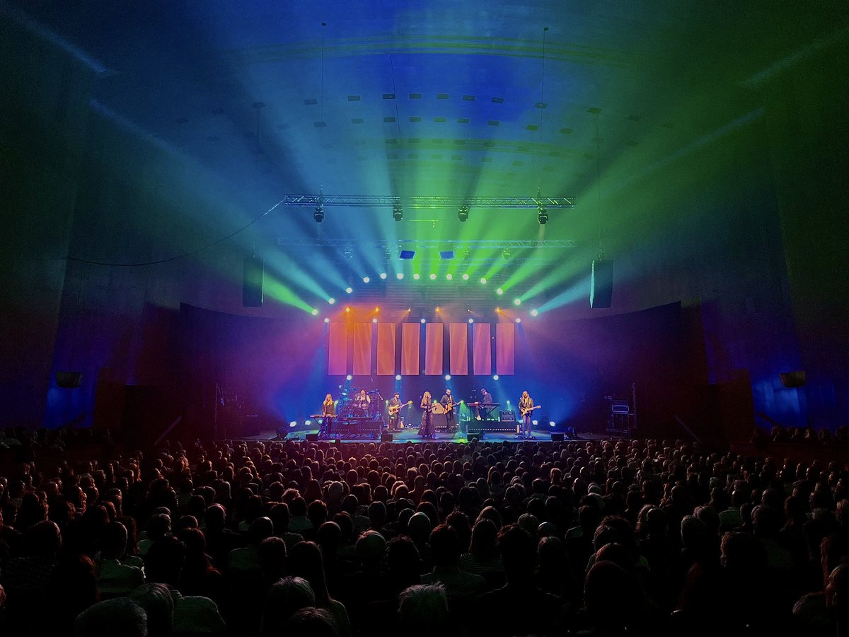 rumoursfm's tweet image. Didn't want to say goodnight tonight. We love you Goteborg ❤️🙏. A night we'll always remember. Beautiful people, beautiful venue,  wonderful city. Big Love from all at *Rumours Of Fleetwood Mac* concert. See you next year. #rumoursoffleetwoodmac #fleetwoodmac #goteborg