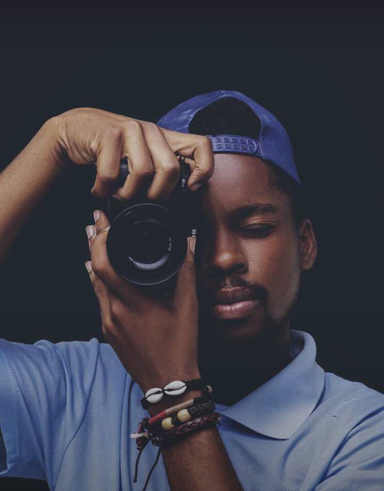 Tychickmalelo's tweet image. L’académie des beaux-arts m’a permis de faire assoir et avoir la maîtrise de toutes les branches liées à la communication visuelle tels que :

#GRAPHISME
#DESSIN 
#PHOTOGRAPHIE
#ILLUSTRATION 
#ETC...

      Séance                    Résultat