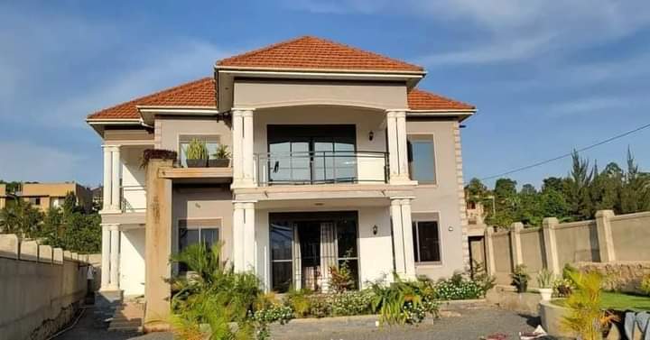4Ezrah's tweet photo. Newly Built Mansion ForSale in Kira_Bulindo Road
Asking Price: 630Million_ugx ($170,000) Negotiable
5bedrooms_6bathrooms Sitting room Dining lounge.
In a Well Developed Neighborhood with a ready private Milo land title and Aerial view 150ftby150ft(#30Decimals) https://t.co/u3GsvQlT8L