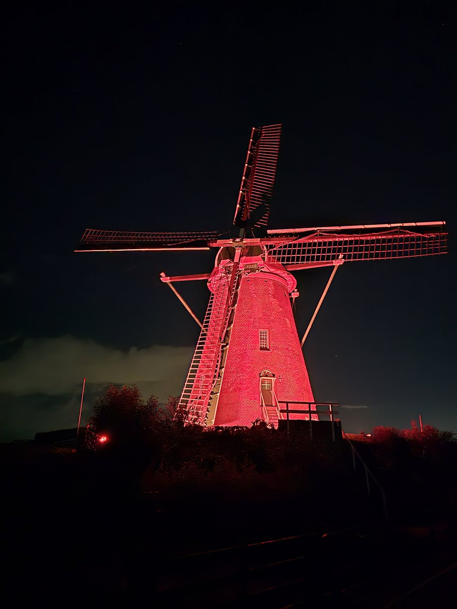 Googhermolen in het licht in verband met de molennacht en het open monumentenweekeind. <a href="/RijnlandseMolen/">Rijnlandse Molenstichting</a> @m0lens