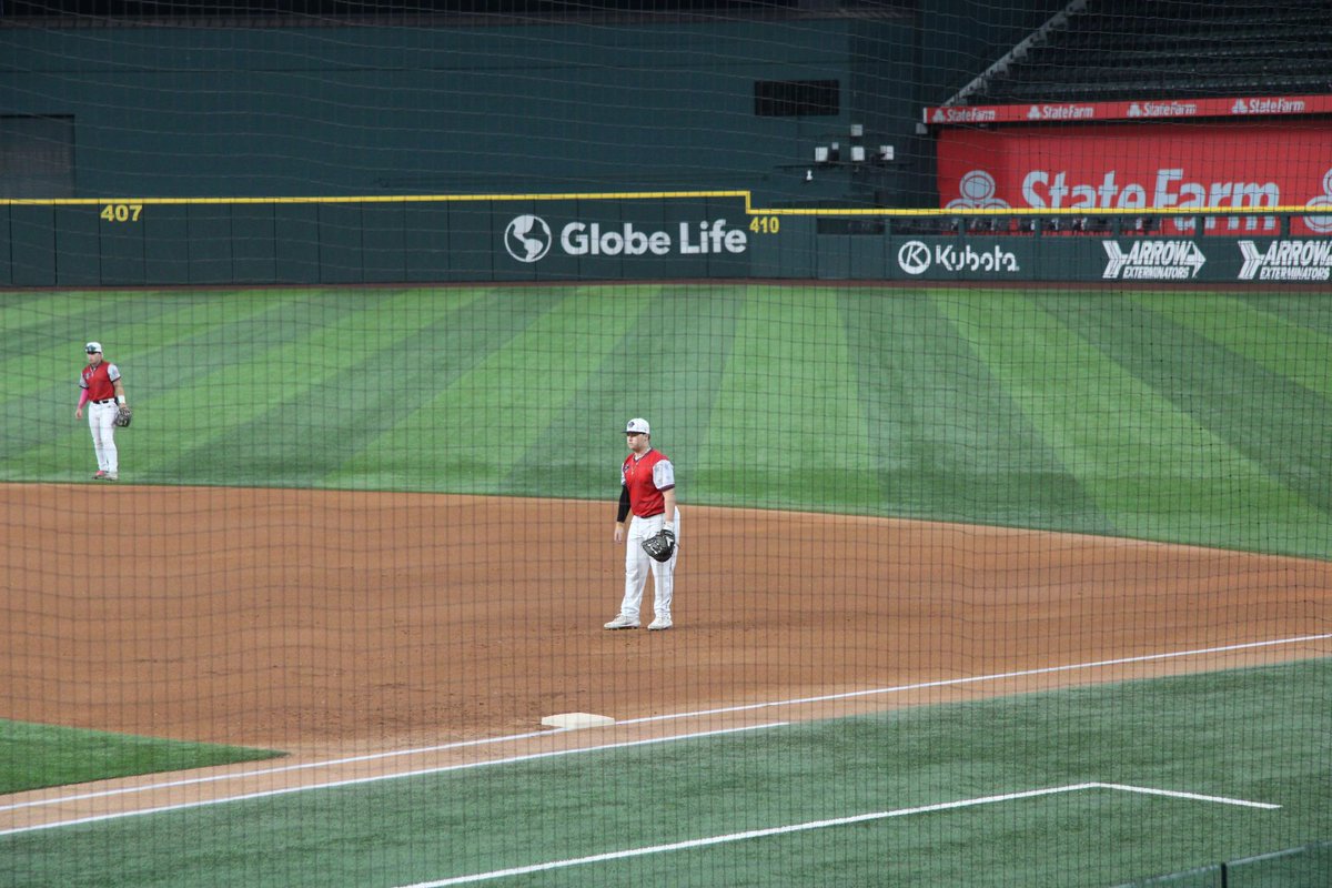 Hef12JBH2's tweet photo. My BP round @GlobeLifeField @BUSShowcase @MHSTigerBSBL @FC_FortWorth @FieldLevel https://t.co/CVtKVWt4pb
