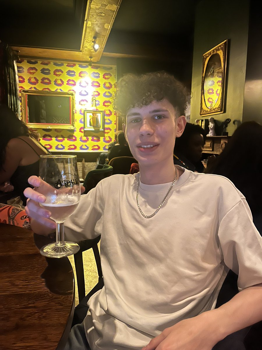 LFT aggro rifler
2x inters
1x inters playoffs
no comms
2.9k elo
will supply fireball shots