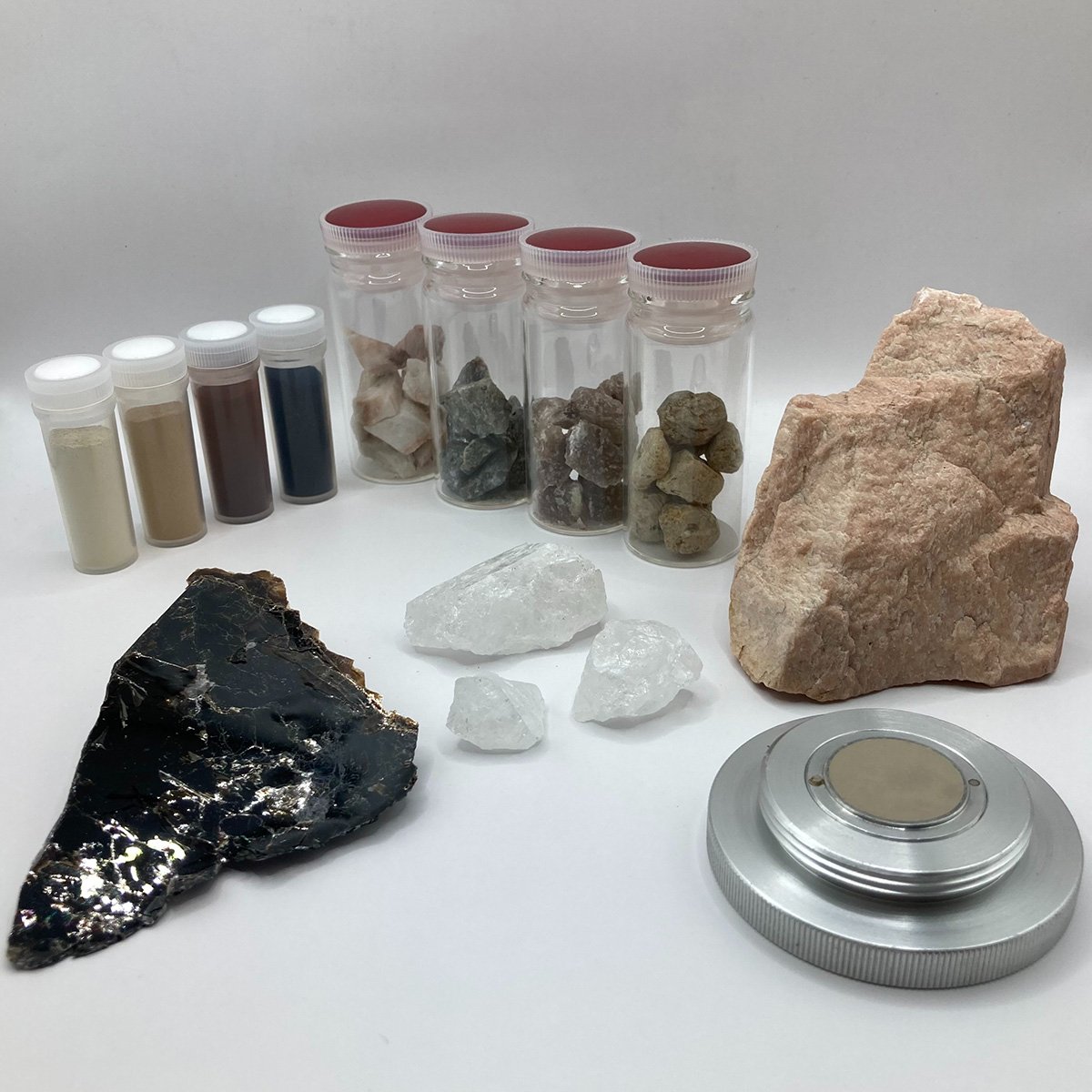 In SSSAJ: X-ray powder diffraction analysis w/ full-pattern fitting method using R package powdR was confirmed to accurately determine mineral contents in agr soils, if we prepared our own mineral library for fitting standards doi.org/10.1002/saj2.2…

<a href="/ku_137_ro/">Kohei Kurokawa</a> <a href="/na_4_ka/">Atsushi Nakao (中尾淳）</a> &amp; team