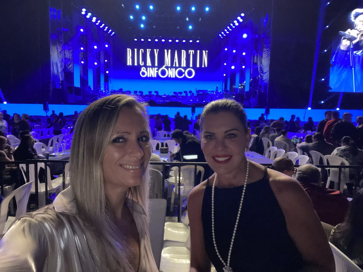 Com minha parceira ontem em Guatemala no show do <a href="/ricky_martin/">Ricky Martin</a> 🥰 Como é bom colecionar momentos com pessoas que amamos ❤️🇬🇹