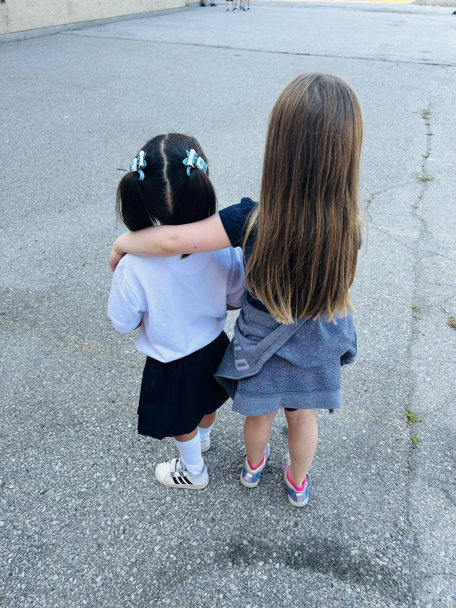 Mrs_SBrito's tweet photo. Great first week in room 101 forming friendships and learning!! https://t.co/1zOpxVyDcQ